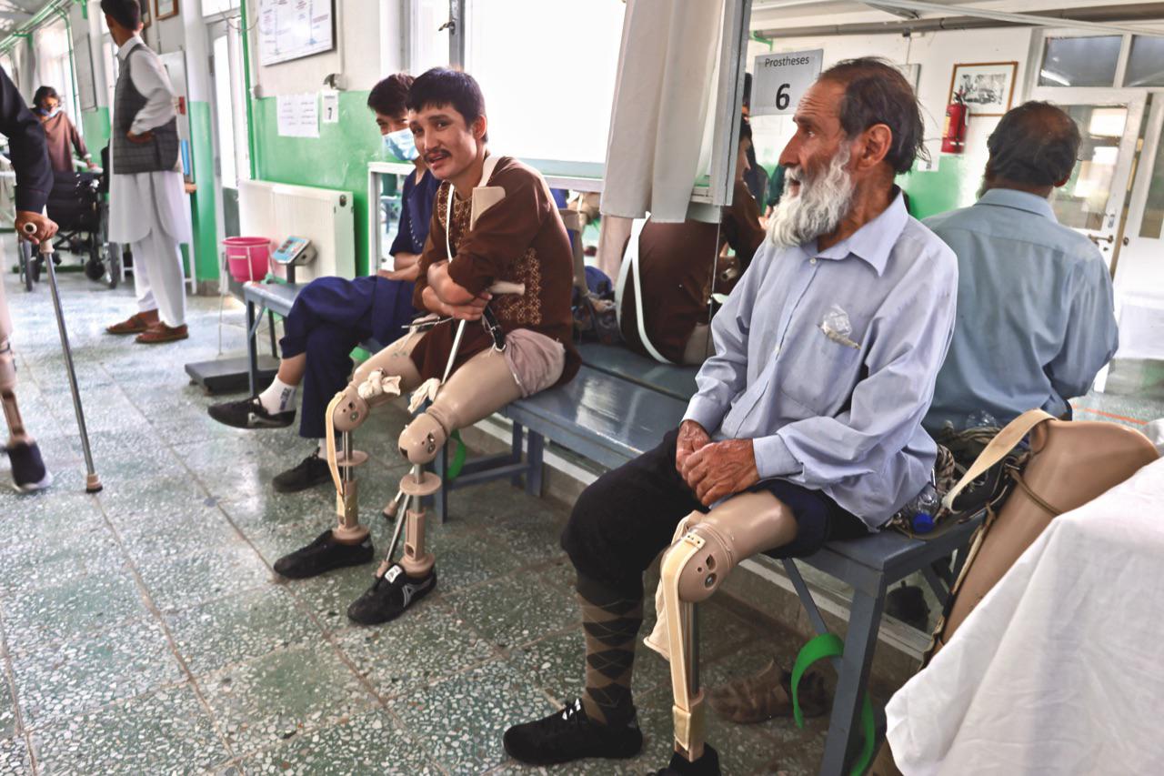 Afghanistan, il mondo alla rovescia dei talebani