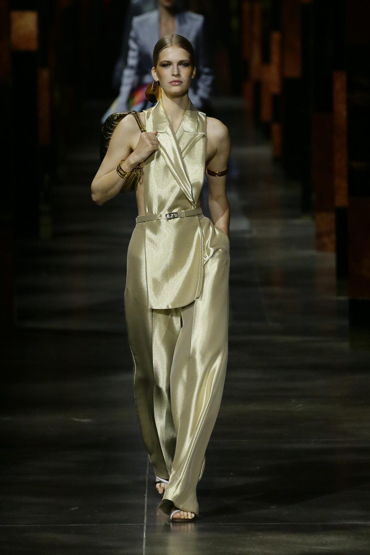 Galleria foto 'Fendi in pista con gli artisti e il glamour dello Studio54' - foto 9