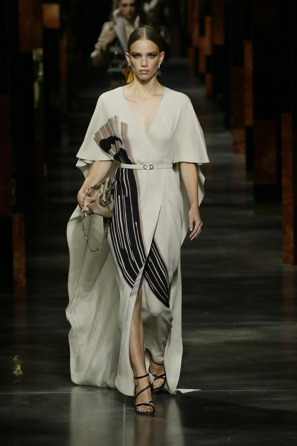 Galleria foto 'Fendi in pista con gli artisti e il glamour dello Studio54' - foto 7