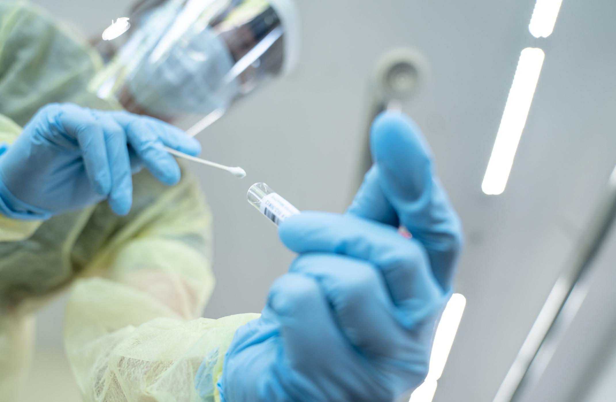 Nel girone dei tamponi salivari Nel girone dei tamponi salivari