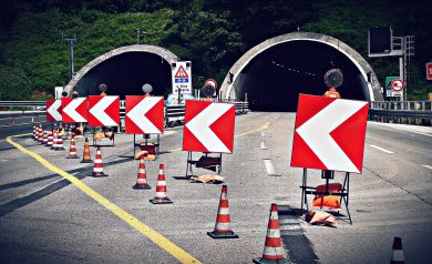 Viaggiatori prigionieri dei cantieri in Liguria, e Autostrade minimizza