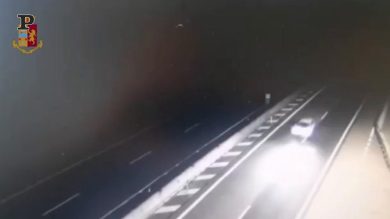 Brescia, percorre 10 chilometri contromano in autostrada A21 | video
