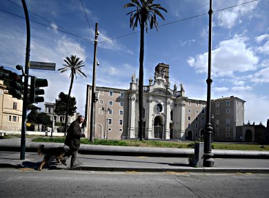 L’inchiesta di Panorama.it sull’albergo nella Basilica di Santa Croce arriva al Senato
