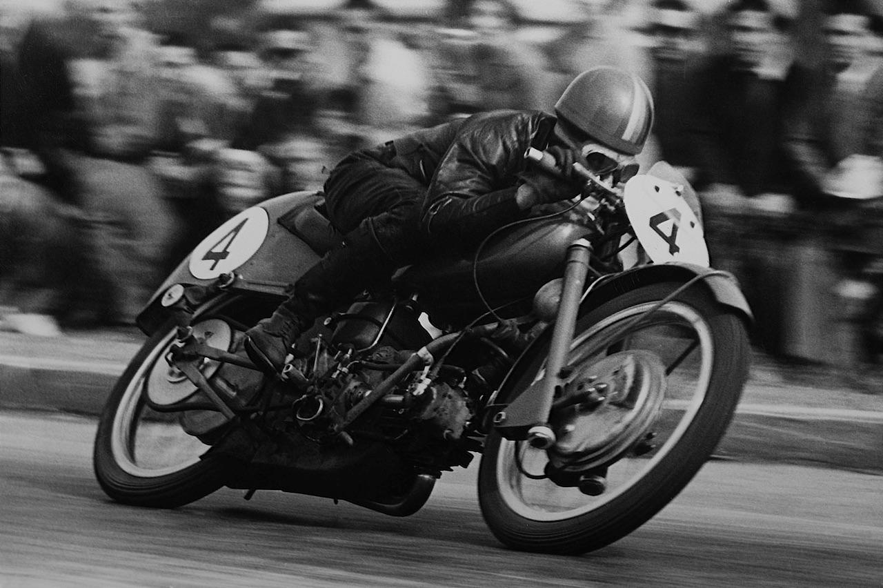 Guzzi, storia di un’Italia che         corre