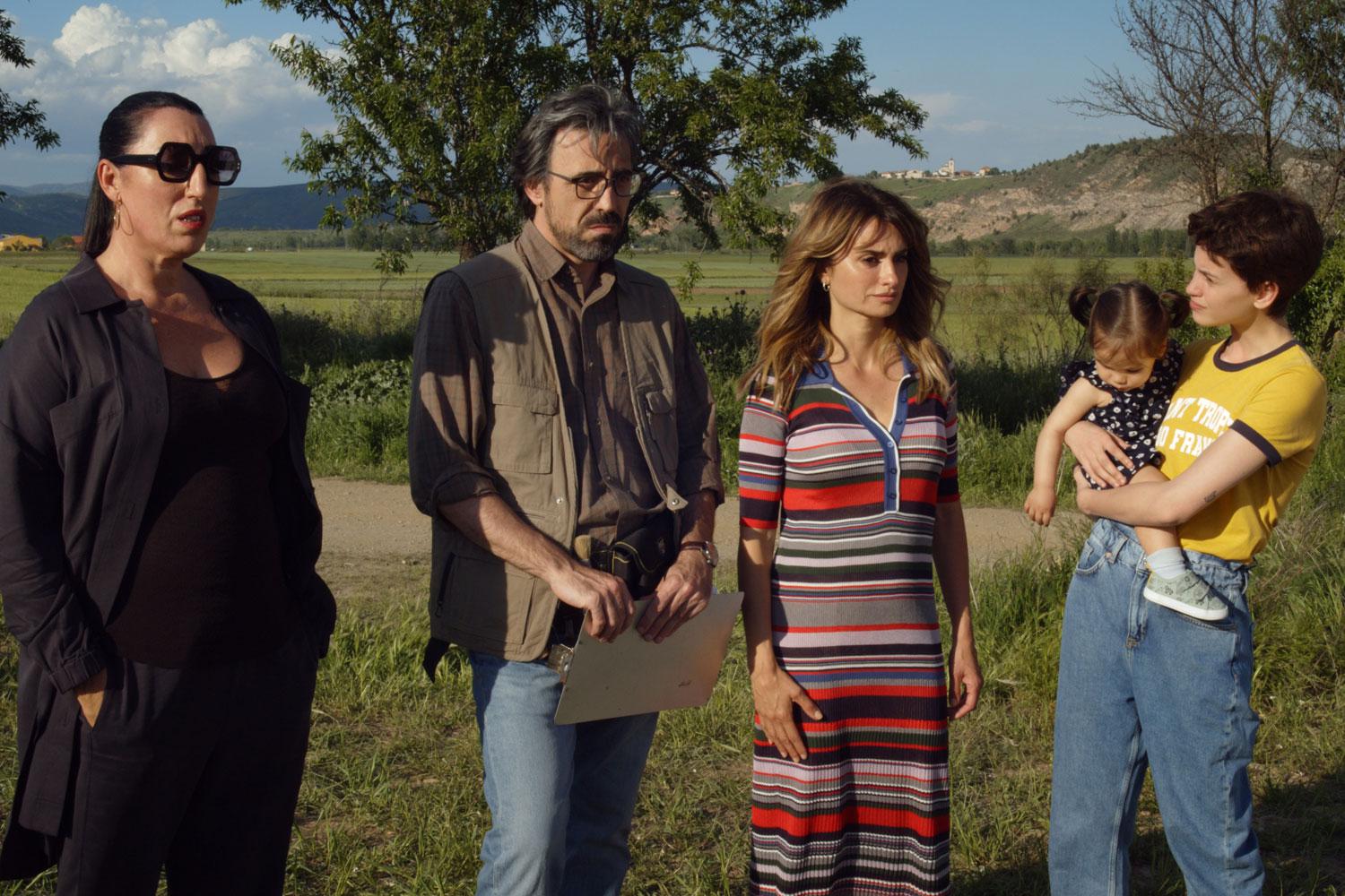 Venezia parte con Pedro  Almodóvar ed il suo film troppo politico e spiazzante