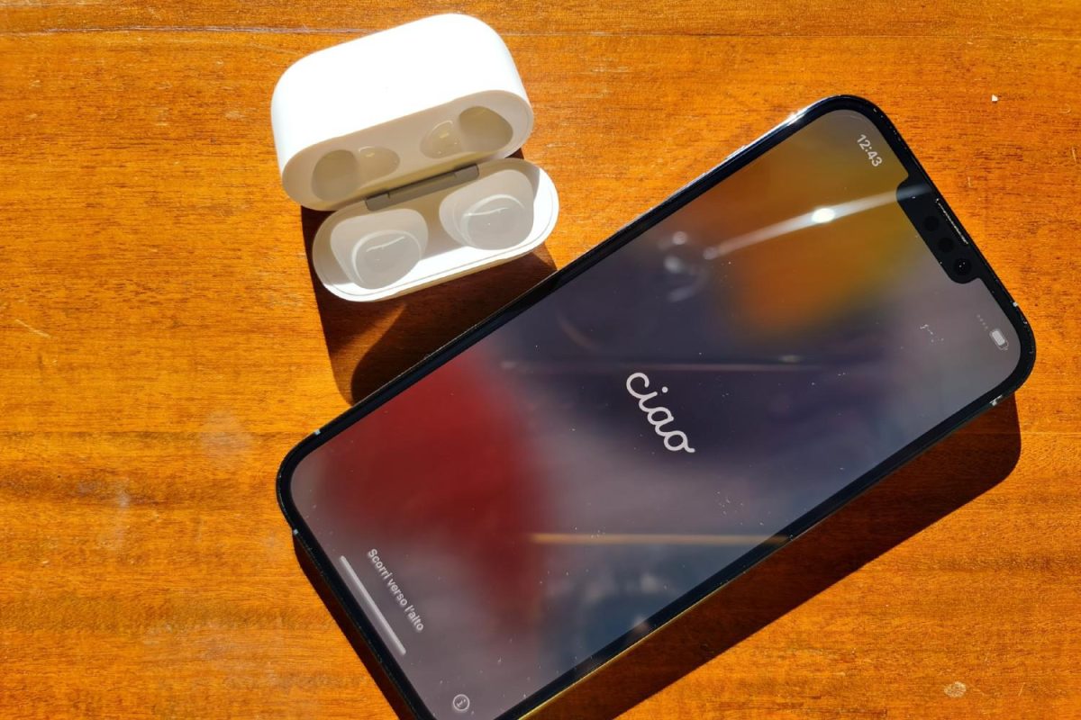 Galleria foto 'AirPods 3, la nostra prova. Come vanno i nuovi auricolari di Apple' - foto 3