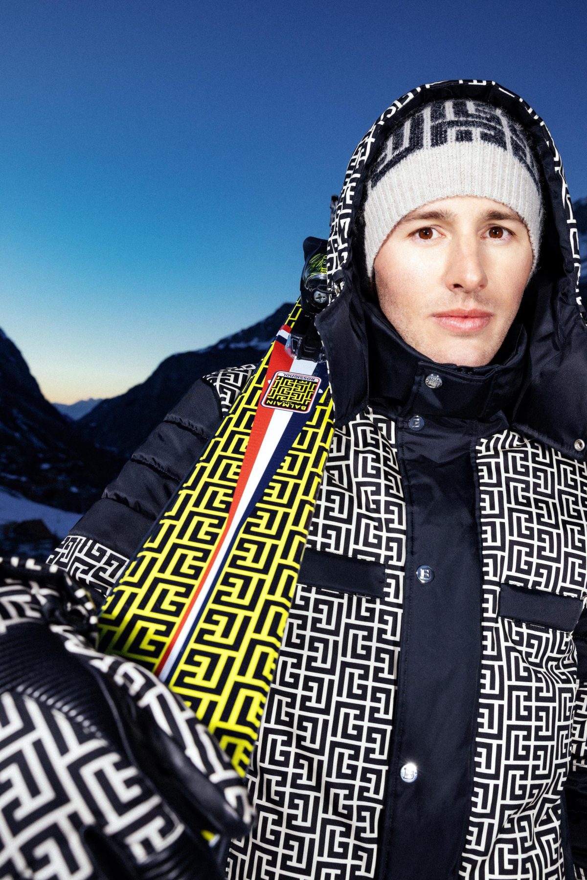 Galleria foto 'Pronti per la neve con la divisa sportiva di Balmain e Rossignol' - foto 3