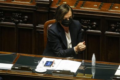 Lamorgese non spiega ma resta