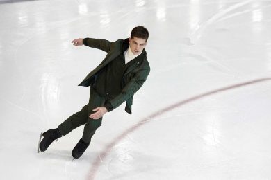 Matteo Guarise veste la sartoria perfetta, leggera e ingualcibile di Tombolini