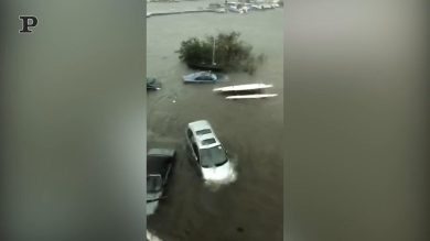 Hong Kong, il tifone Kompasu si abbatte sulla città | video