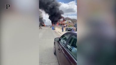 California: aereo si schianta in una zona residenziale vicino San Diego | video