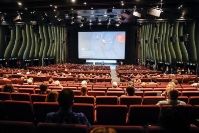 In sala al 100%: l’ultima carta per salvare il mondo del cinema