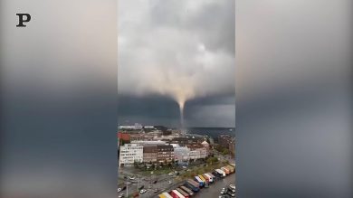 Germania, enorme tornado si abbatte su Kiel | video