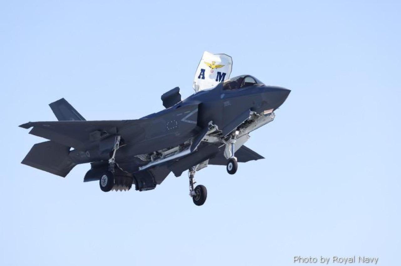 Marina ed Aeronautica insieme sugli F-35 anche per merito di Guerini Marina ed Aeronautica insieme sugli F-35 anche per merito di Guerini