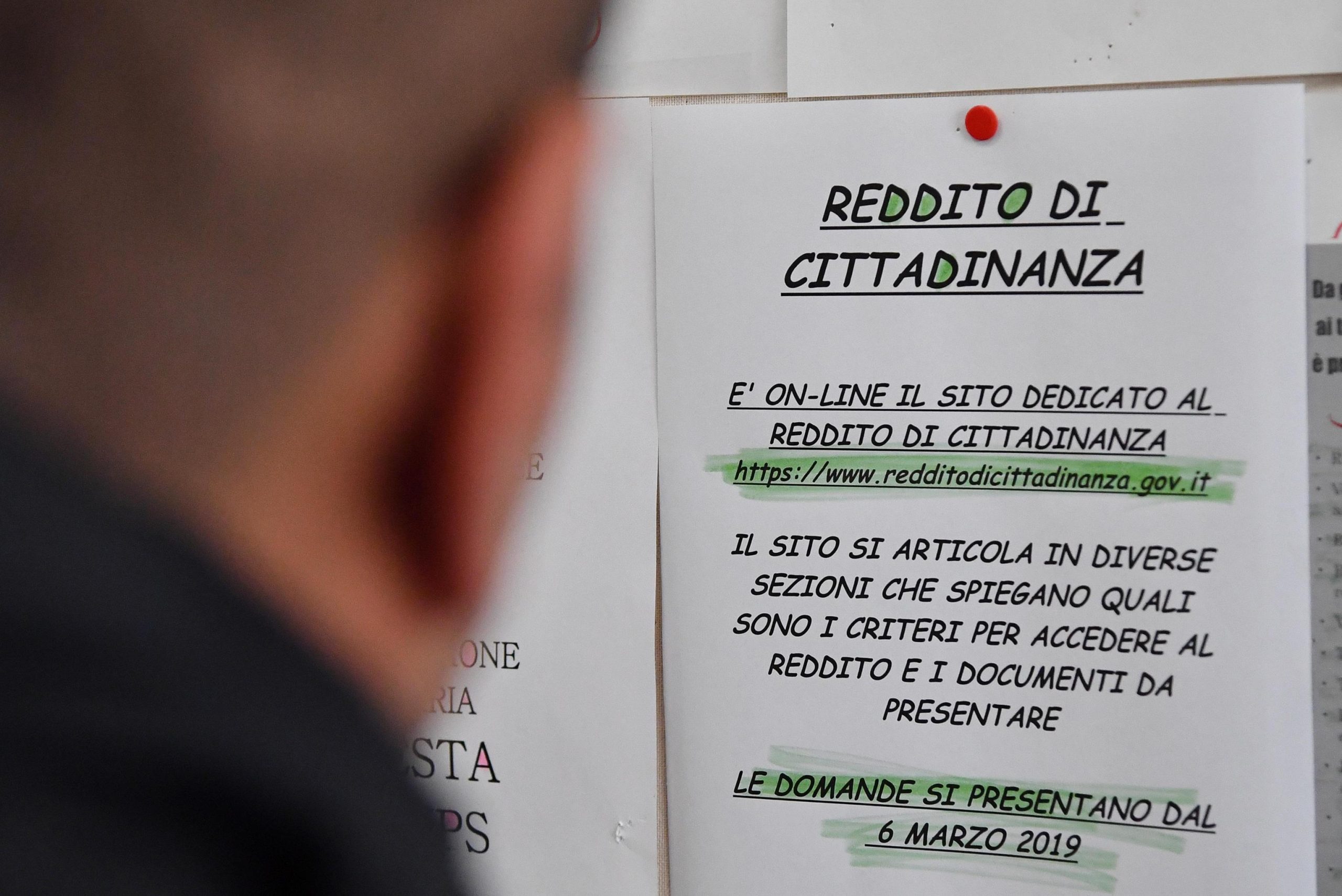 Aboliamo il reddito di cittadinanza Aboliamo il reddito di cittadinanza