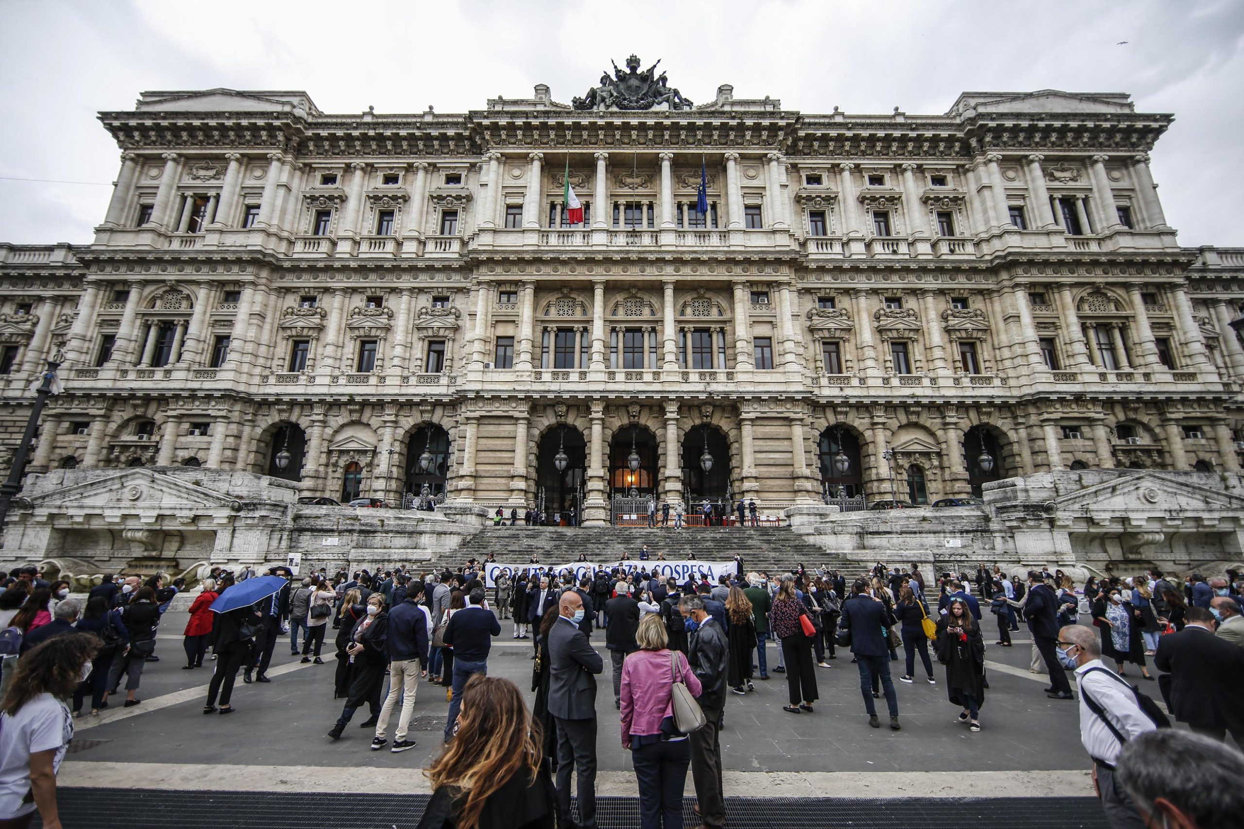 Sull’assegno divorzile le decisioni dei giudici coprono i buchi della giustizia