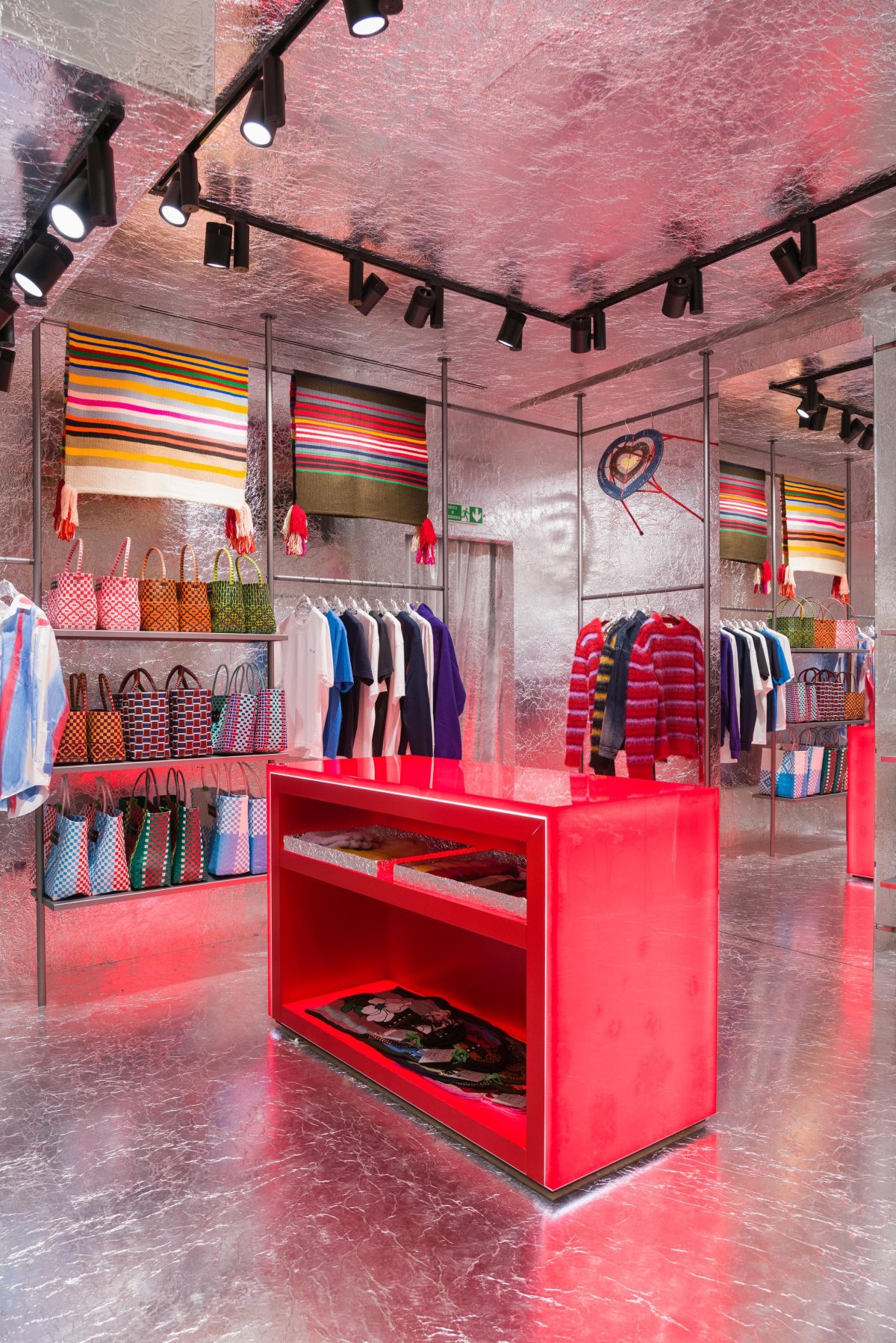 Galleria foto 'Apre a Milano, il pop-up Marni Market' - foto 5