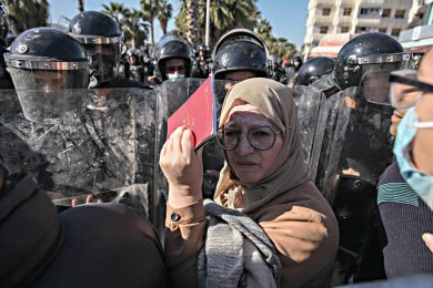 Democrazia in ritirata