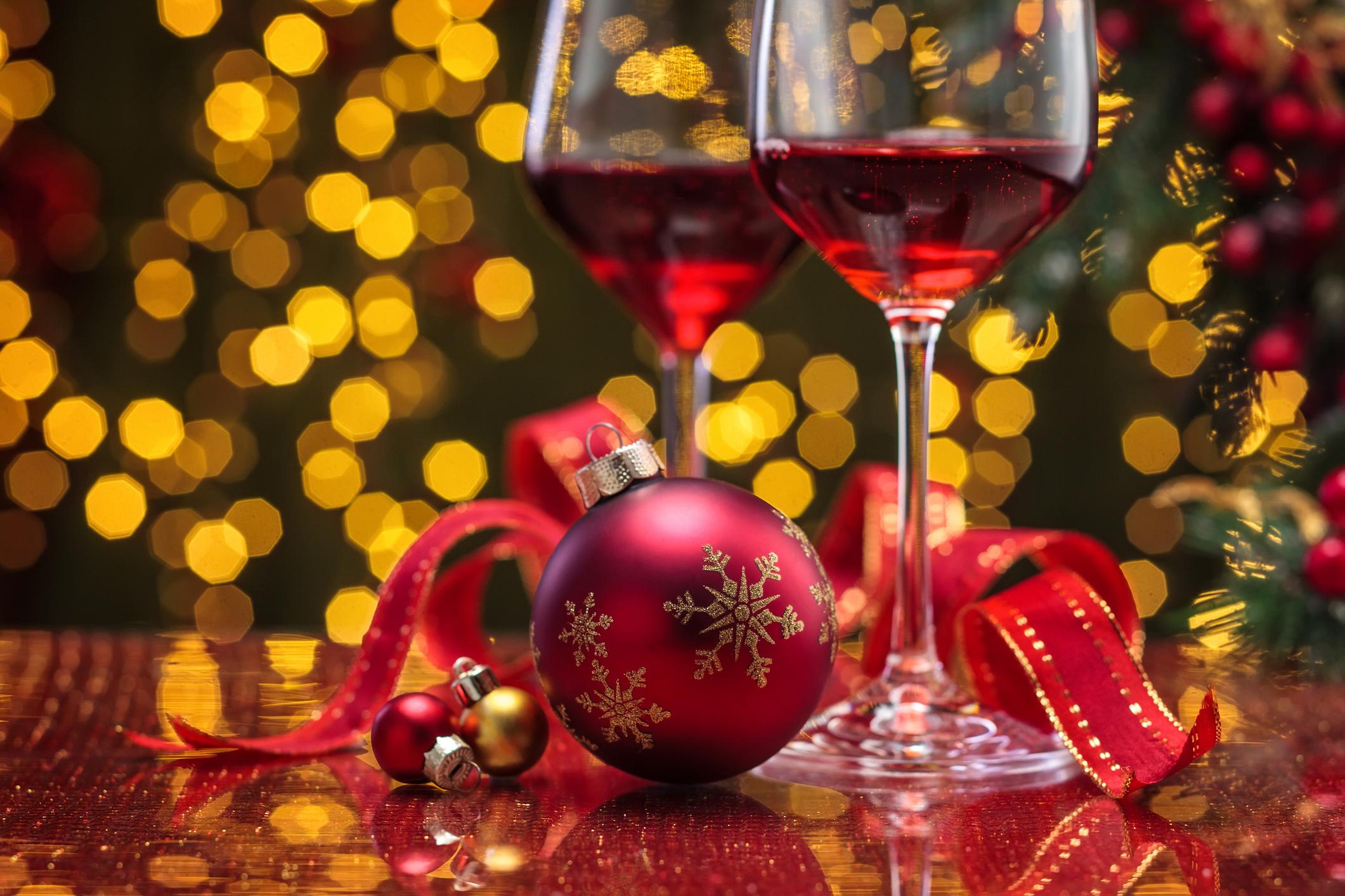 Vini e alcolici da servire (o regalare) a Natale Vini e alcolici da servire (o regalare) a Natale
