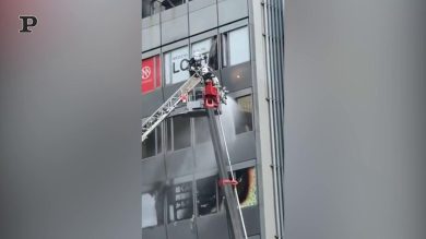 Giappone, incendio in un palazzo a Osaka: 27 morti | Video