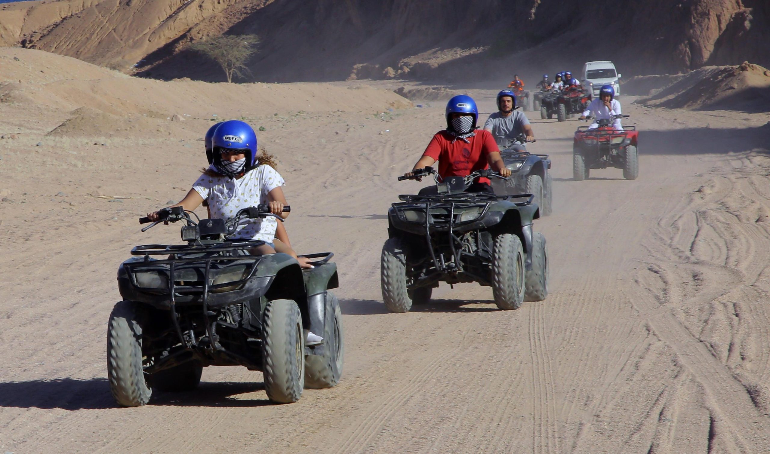 Divieti alla mobilità in città, coste e montagne. Stiamo diventando il Paese del proibito