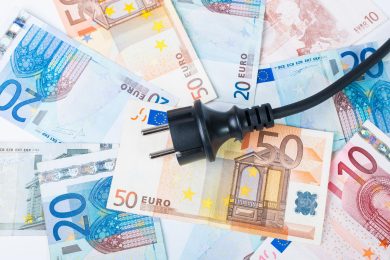 Niente soldi in più contro il caro bollette. Più poveri ma a rate