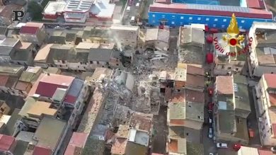 Esplosione a Ravanusa: il disastro visto dall’alto | Video