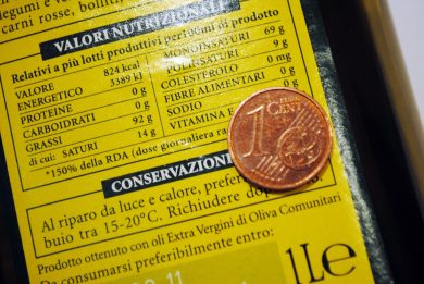 Cambiano ancora le etichette, in nome della deforestazione. Caos su caos