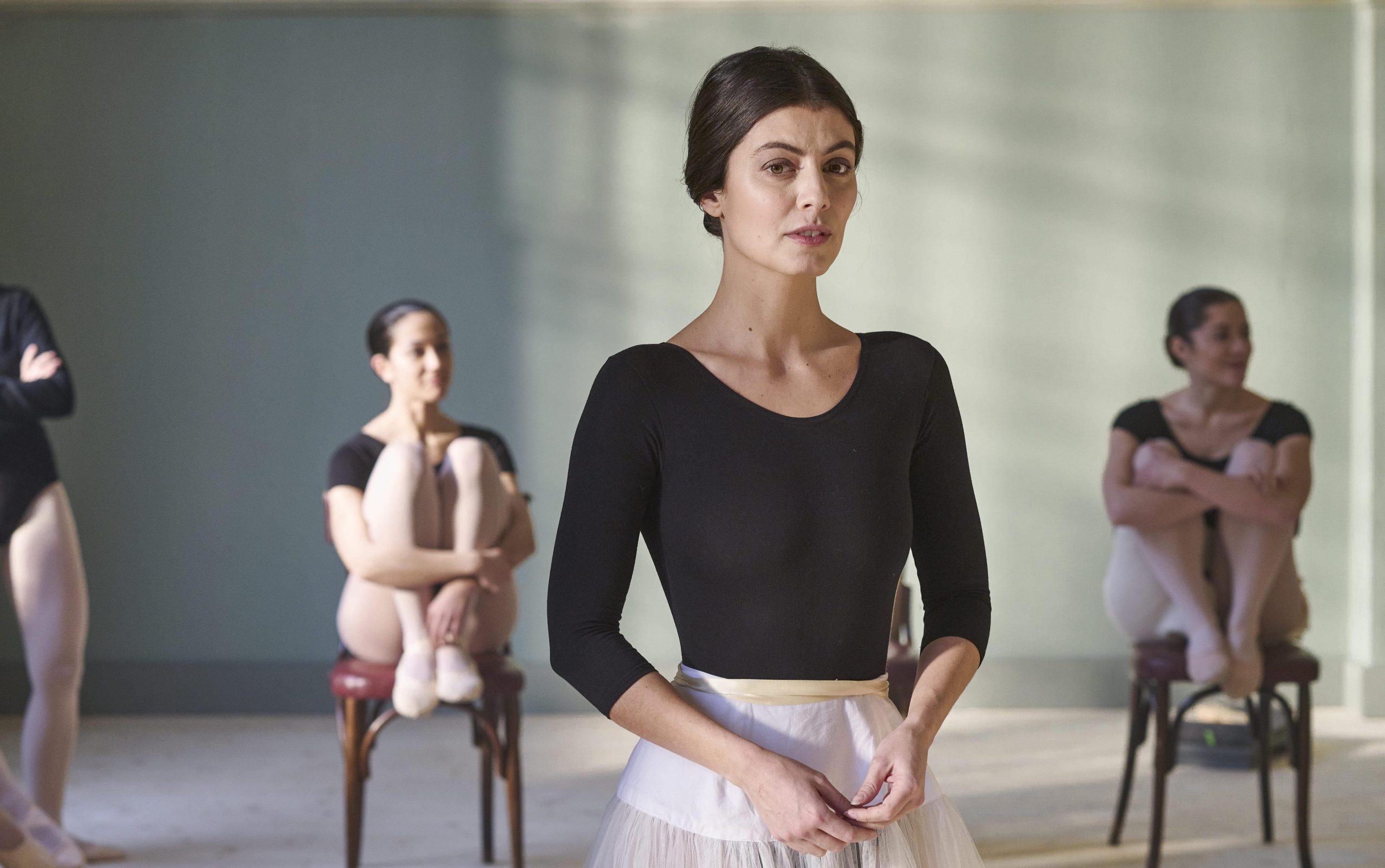 Carla: la vita straordinaria della Fracci nel film tv con la Mastronardi Carla: la vita straordinaria della Fracci nel film tv con la Mastronardi