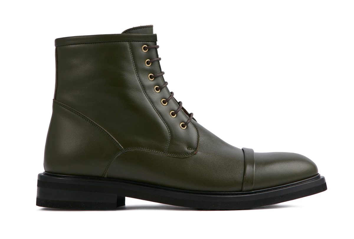 Galleria foto 'Boots-mania, dall’ufficio alla vacanza' - foto 9