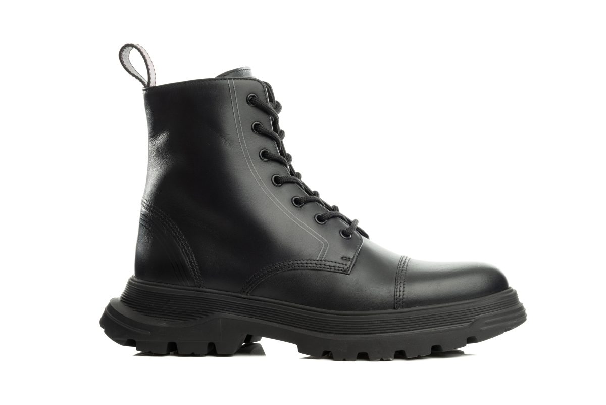 Galleria foto 'Boots-mania, dall’ufficio alla vacanza' - foto 8