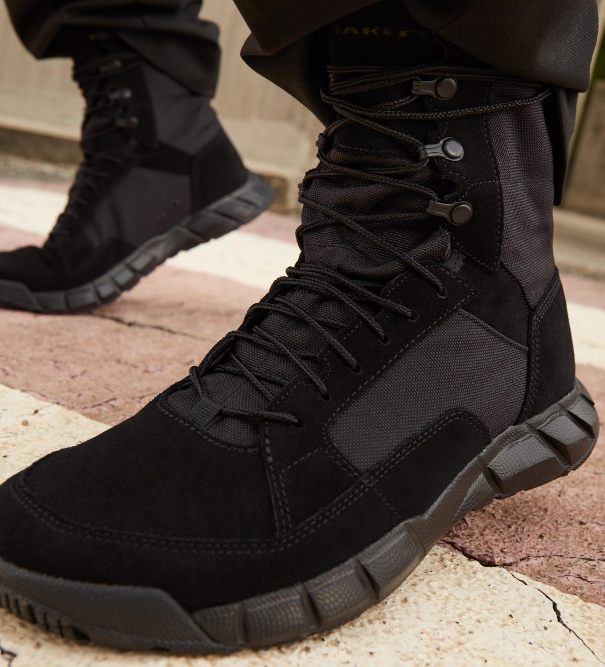 Galleria foto 'Boots-mania, dall’ufficio alla vacanza' - foto 7