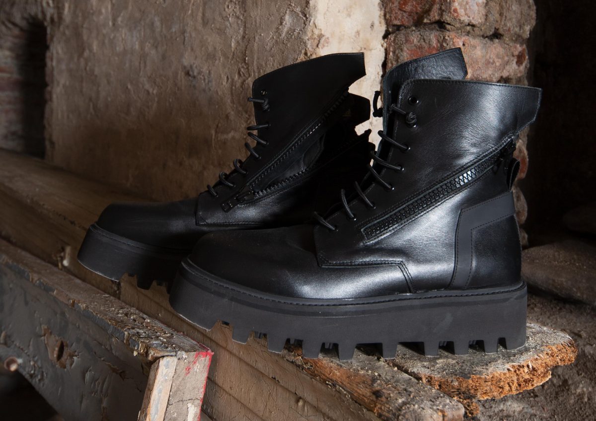 Galleria foto 'Boots-mania, dall’ufficio alla vacanza' - foto 3