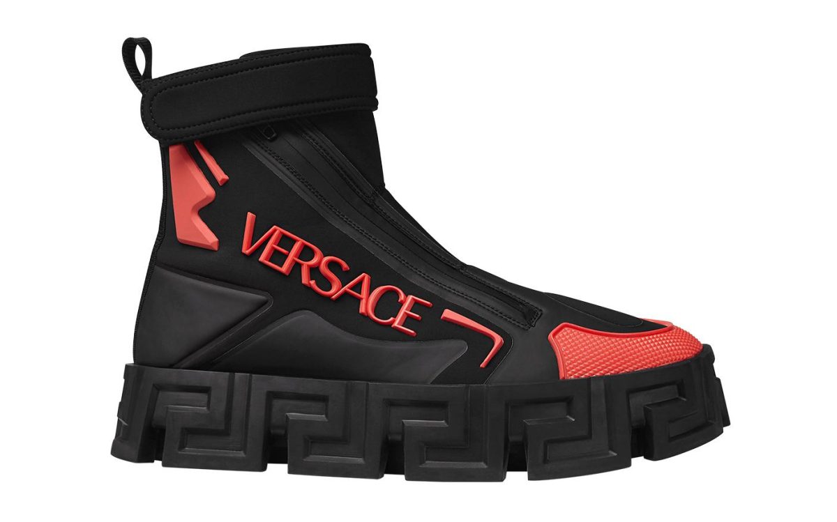 Galleria foto 'Boots-mania, dall’ufficio alla vacanza' - foto 2