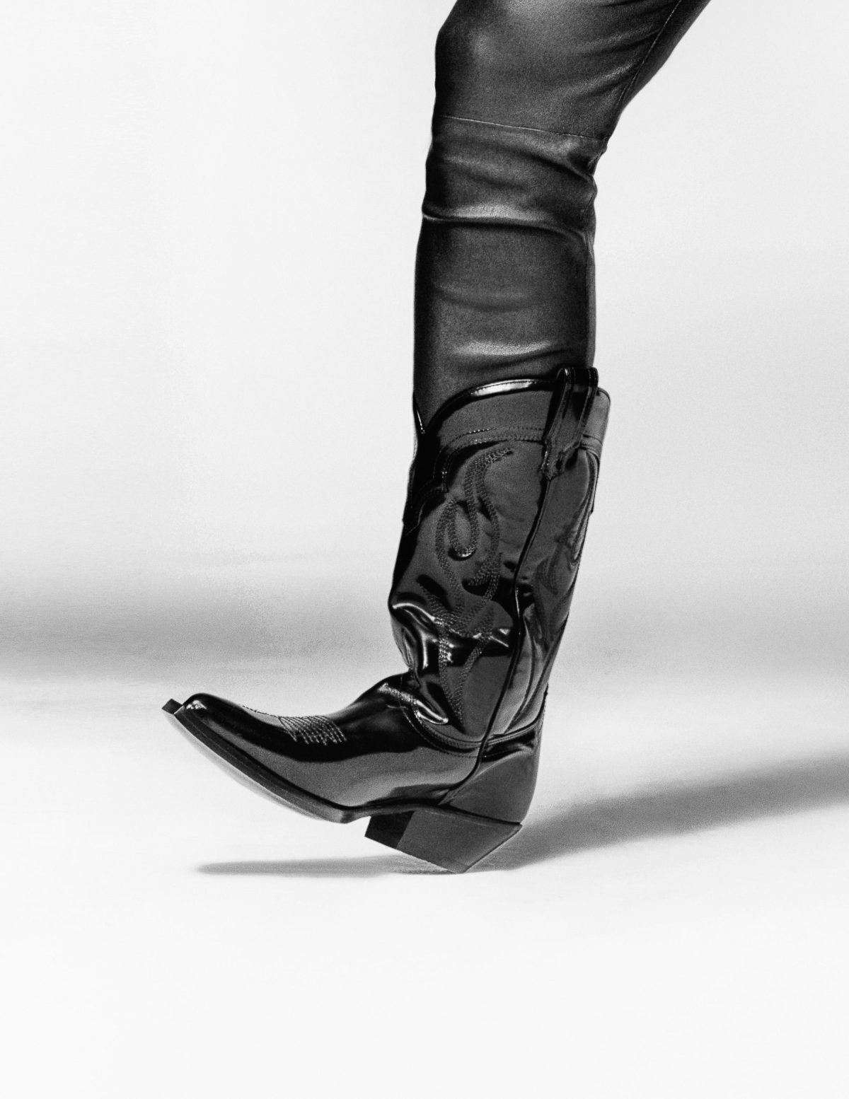 Galleria foto 'Boots-mania, dall’ufficio alla vacanza' - foto 12