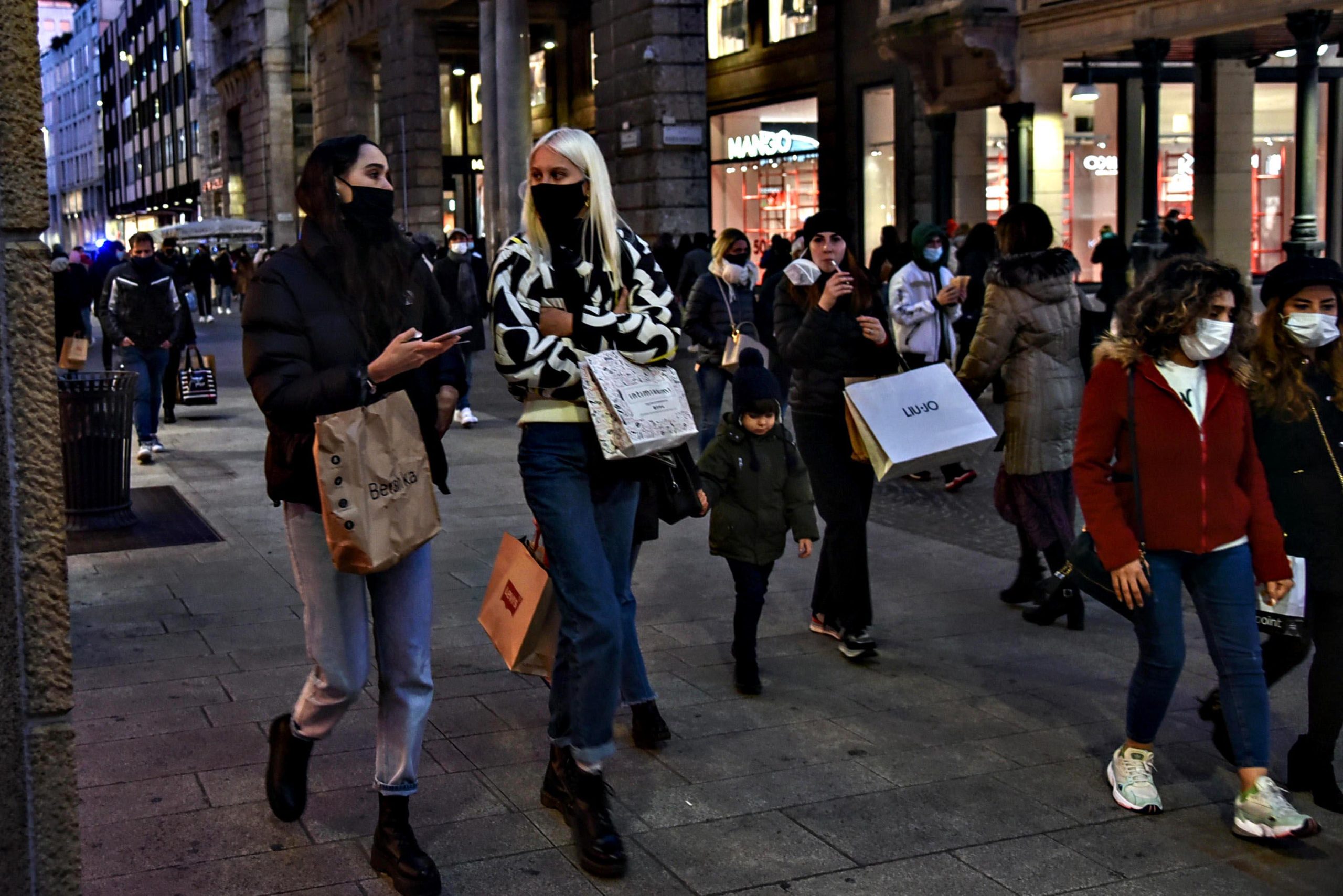 Dal 10 febbraio basta mascherine all’aperto e riaprono le discoteche Dal 10 febbraio basta mascherine all’aperto e riaprono le discoteche