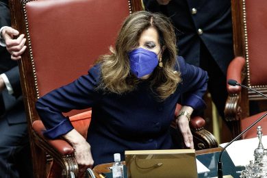 Il centrodestra si schianta sul nome della Casellati al Colle