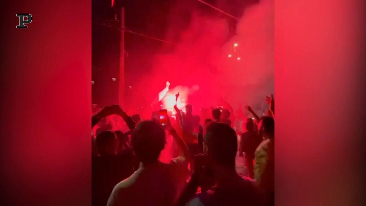 Galleria foto 'Spagna, la tribuna crolla mentre i tifosi festeggiano il gol | Video' - foto 4