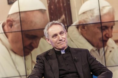 Gänswein e il coraggio di testimoniare la verità