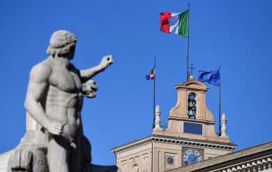Parte la notte delle trattative. Casini non piace a nessuno ma va bene quasi a tutti