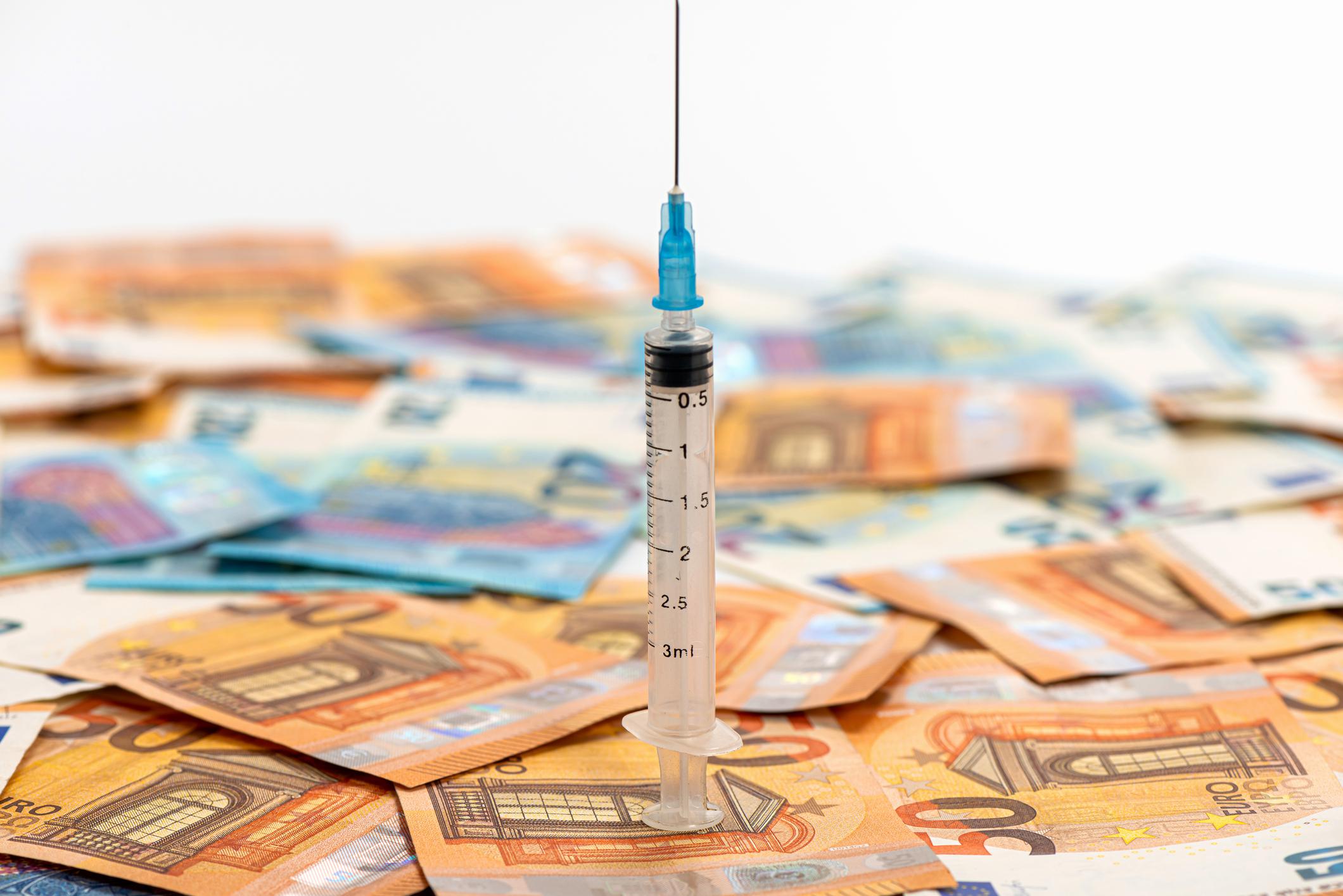 Vaccino per tutti, super business per pochi