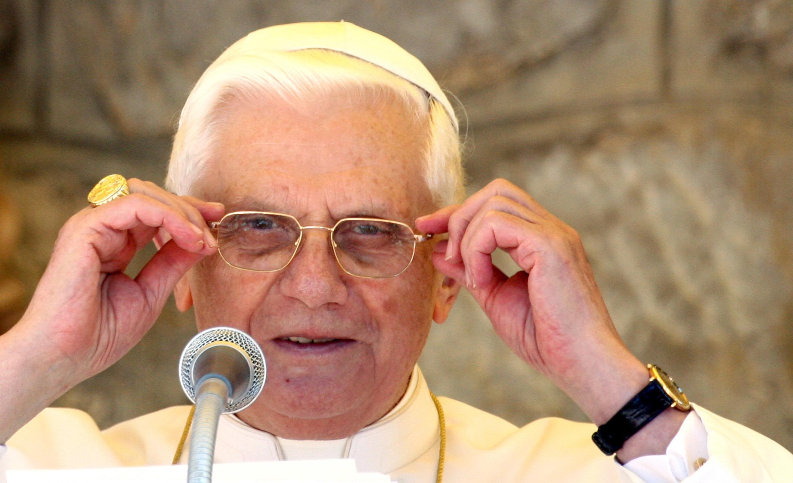 Le ragioni sospette dell’attacco a Ratzinger