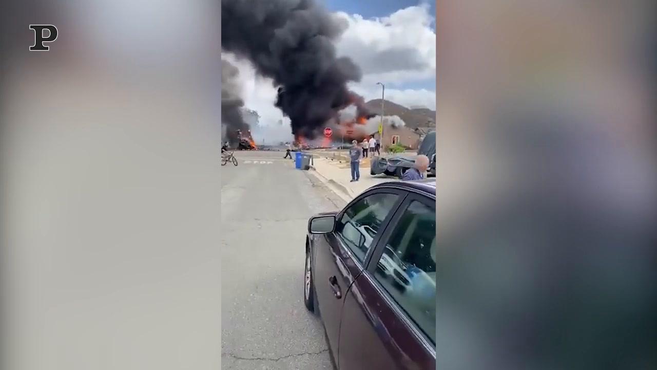 California, maxi-incendio sopra la costa di Big Sur: evacuati 500 residenti | Video