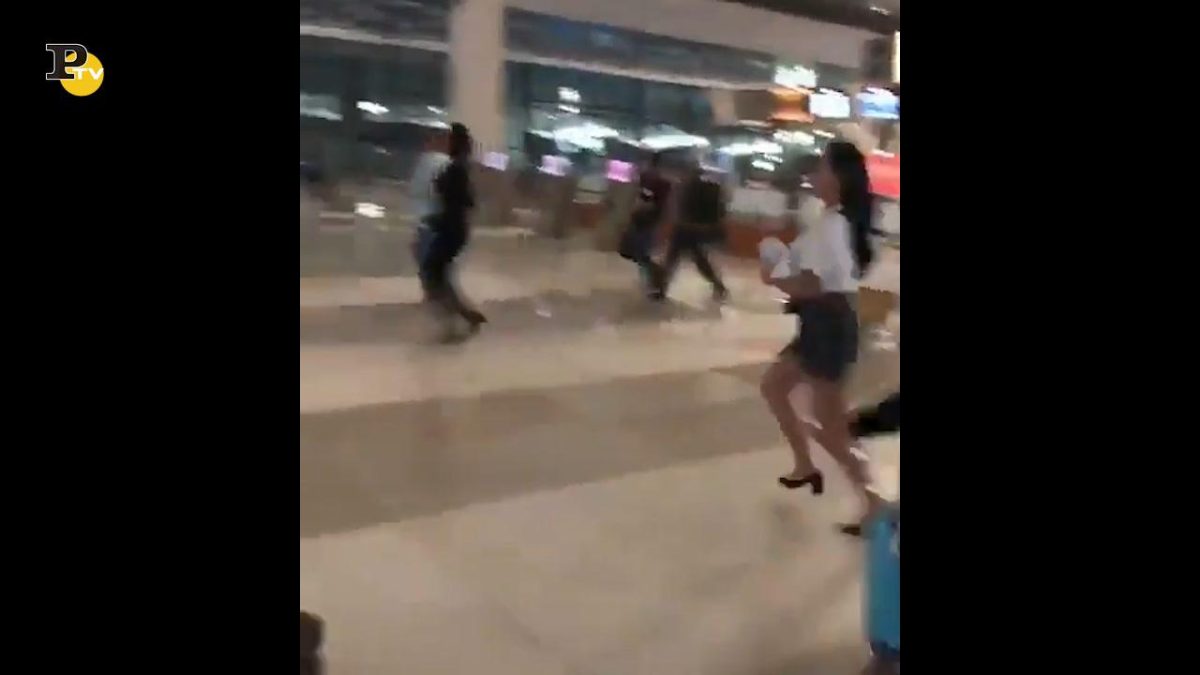 Galleria foto 'Tonga, le prime immagini dopo l’eruzione e lo tsunami | Video' - foto 3