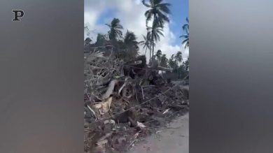 Tonga, le prime immagini dopo l’eruzione e lo tsunami | Video