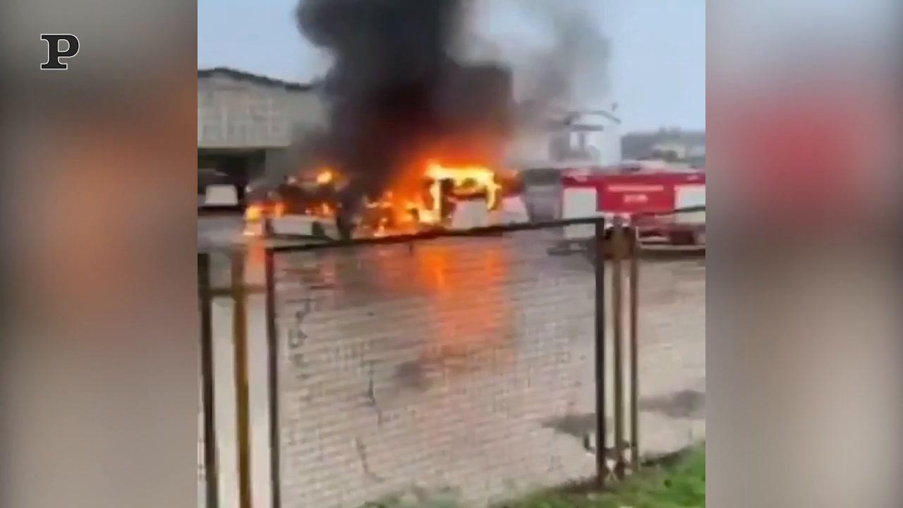 Dervio, ubriaco si sdraia sull’asfalto e poi si schianta in auto | Video Dervio, ubriaco si sdraia sull’asfalto e poi si schianta in auto | Video