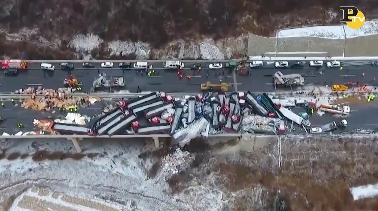 Lecce, tamponamento davanti al drive through | Video