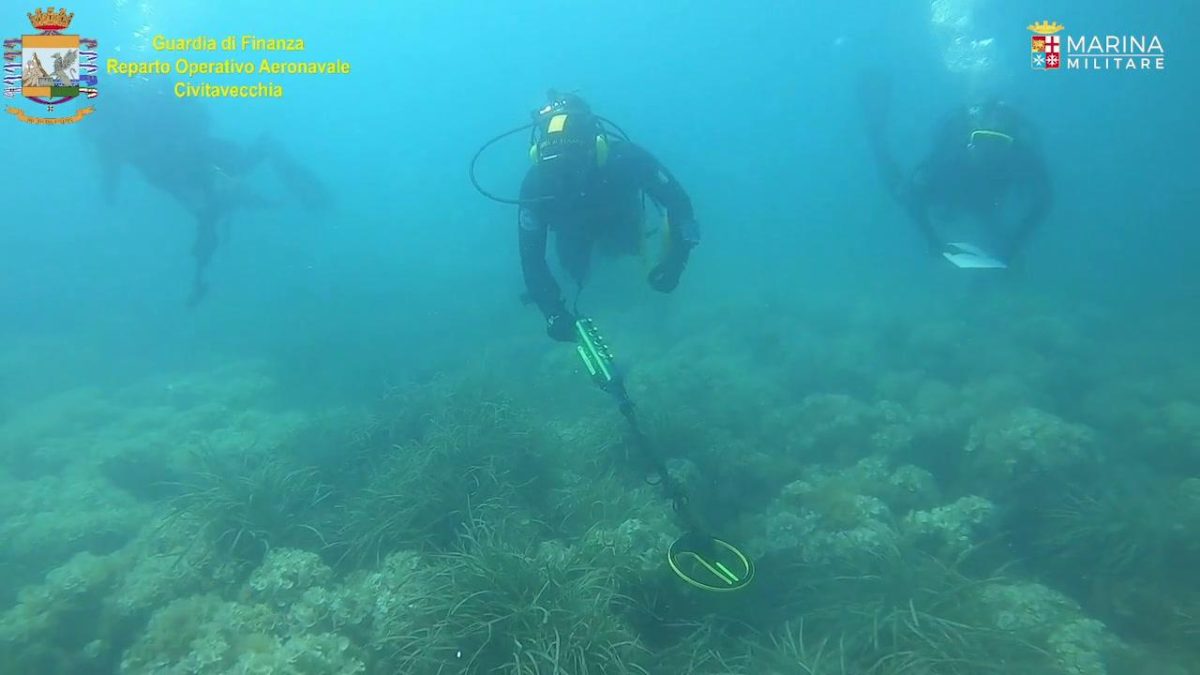 Galleria foto 'Lago di Como, rimosso dal fondale un ordigno bellico | Video' - foto 3