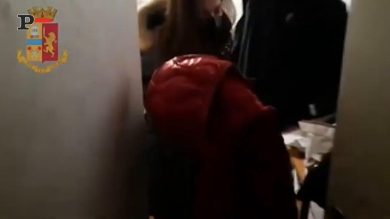 Capodanno a Milano, 18 ragazzi perquisiti per le molestie di Piazza Duomo | Video