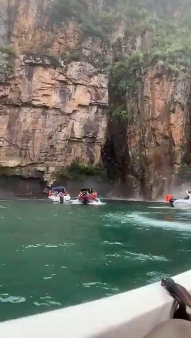 Parete crolla sui natanti in Brasile. È strage | video
